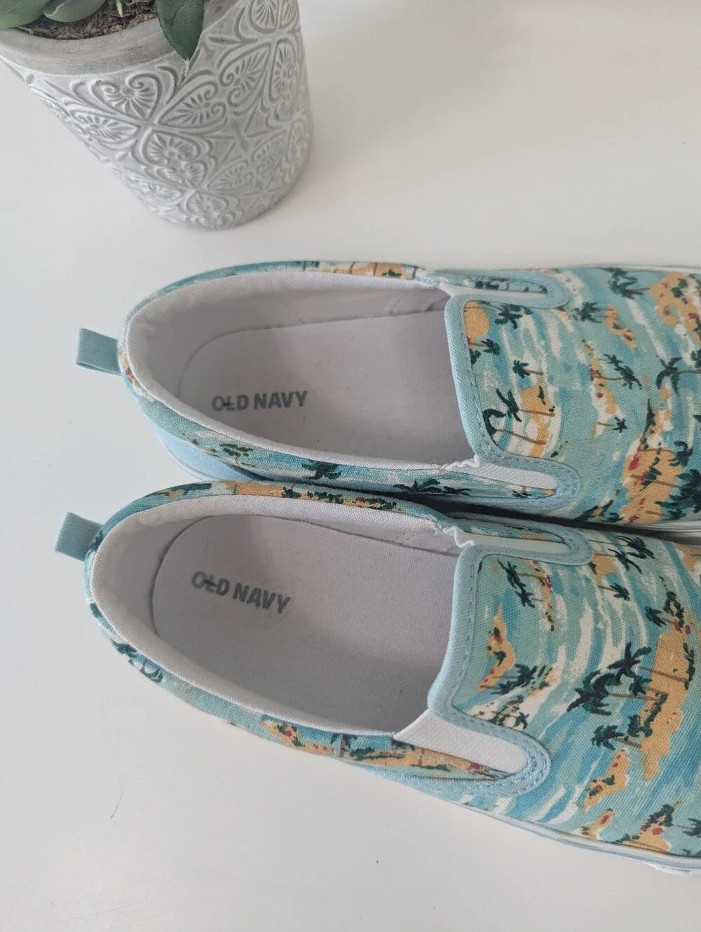 Old Navy tropical slip-on sneakers Bright blue beach print Palm trees, islands 6